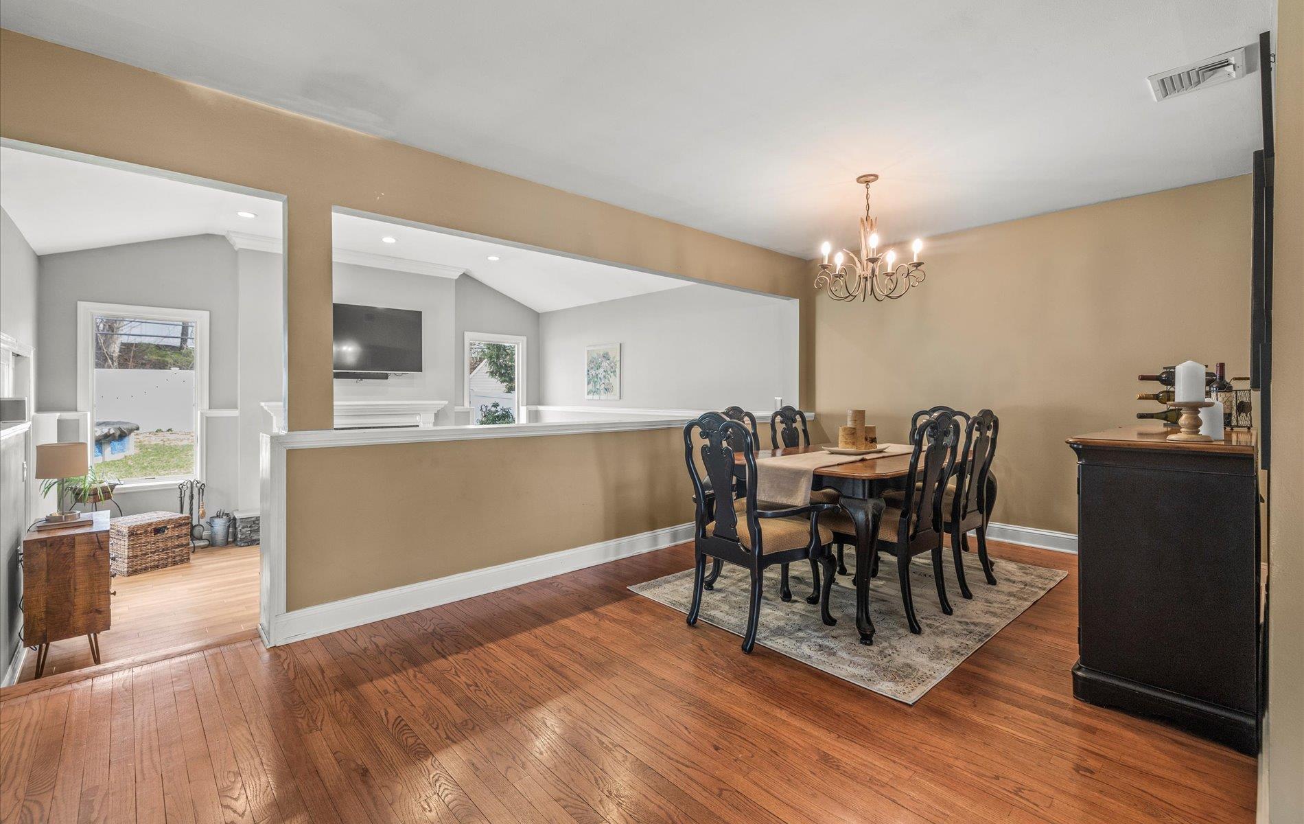 23 Beaumont Drive, Plainview, New York image 6