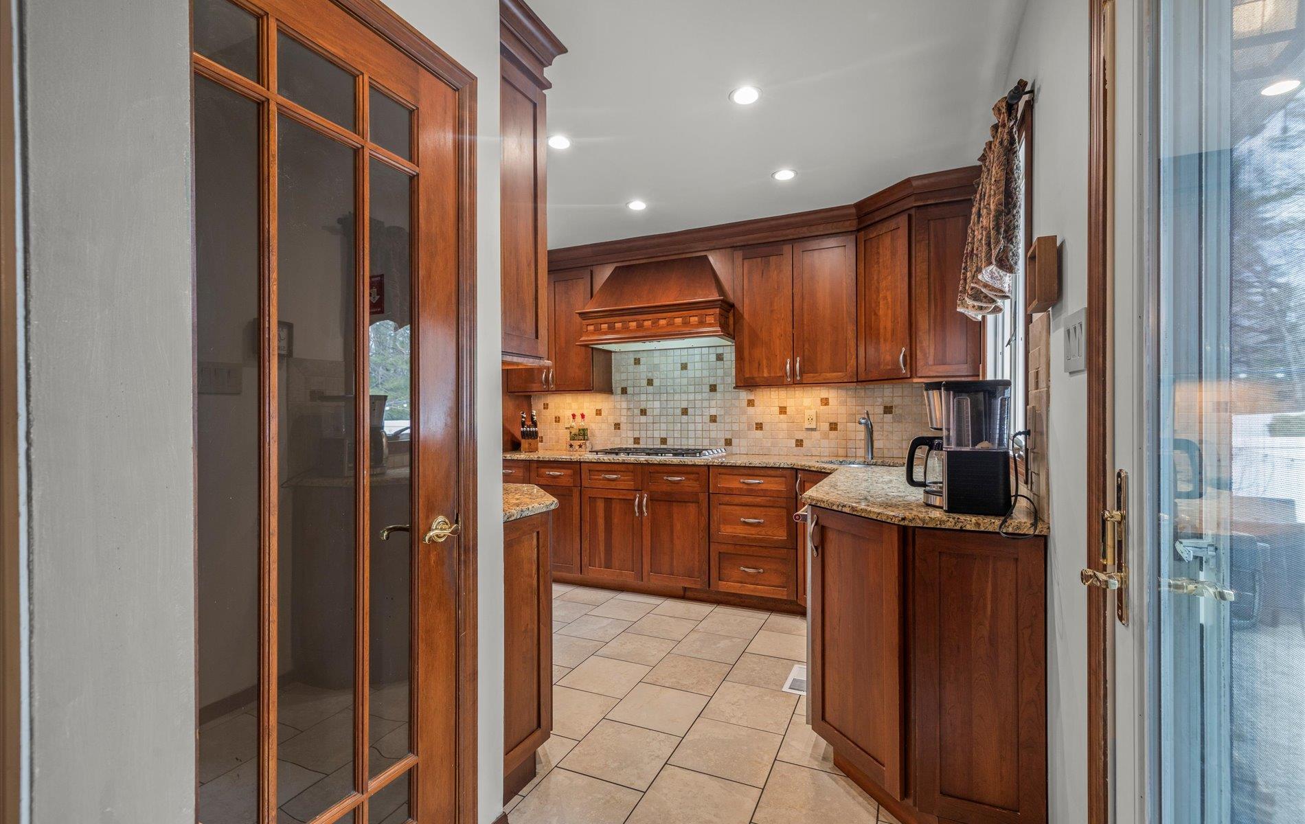 23 Beaumont Drive, Plainview, New York image 13
