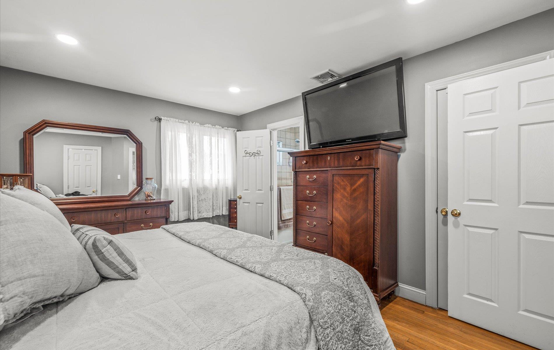 23 Beaumont Drive, Plainview, New York image 16