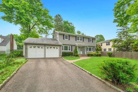 Homes For Sale - 30 Fort Hill Road<br/> Huntington, NY 11743
