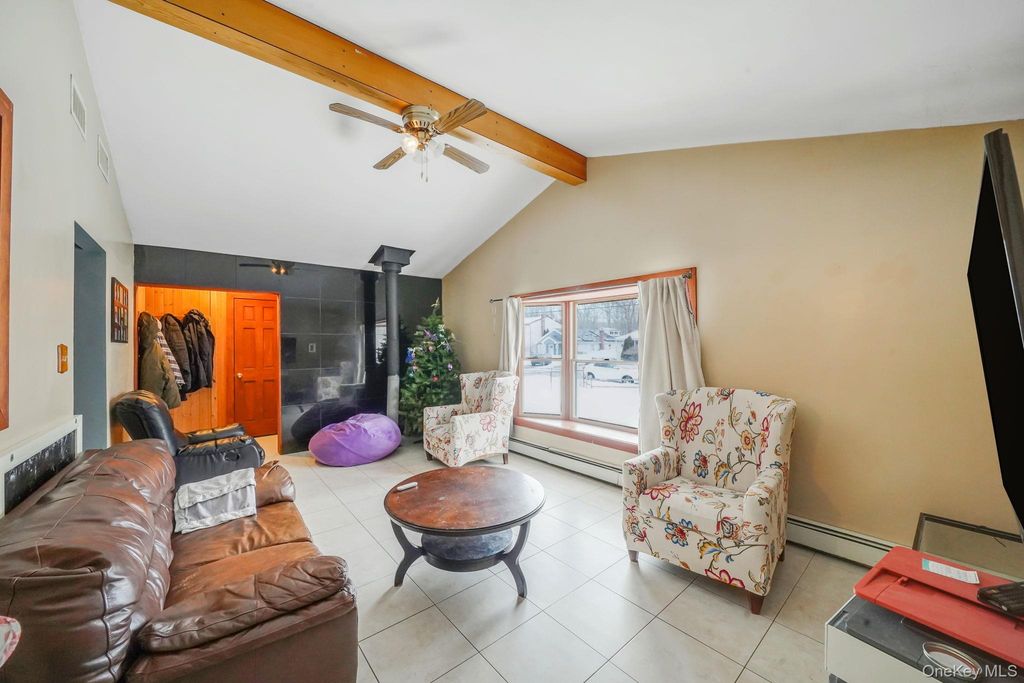 Photo of 71 Oak Avenue, Shirley, NY 11967 (MLS # 960803)