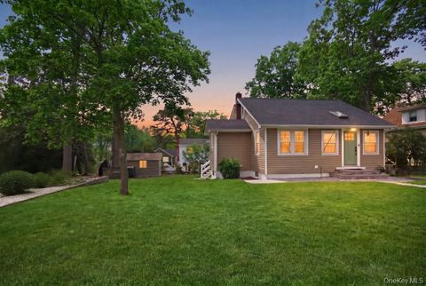 Photo of 14 Sunburst Drive, Rocky Point, NY 11778 (MLS # 982863)