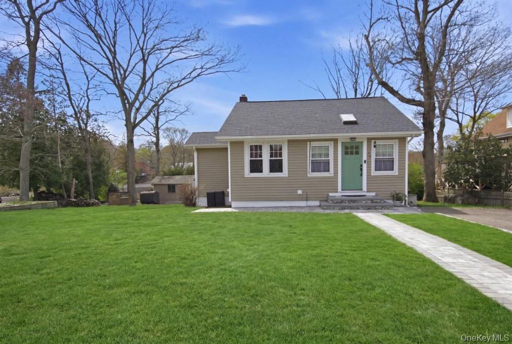 Photo of 14 Sunburst Drive, Rocky Point, NY 11778 (MLS # 982863)