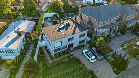Photo of 14962 Powells Cove Boulevard, Whitestone, NY 11357 (MLS # 924005)
