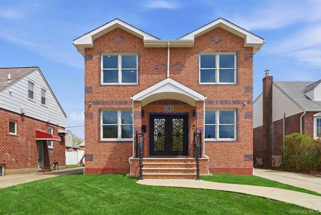 Photo of 83-41 Little Neck Parkway, Glen Oaks, NY 11004 (MLS # 989390)