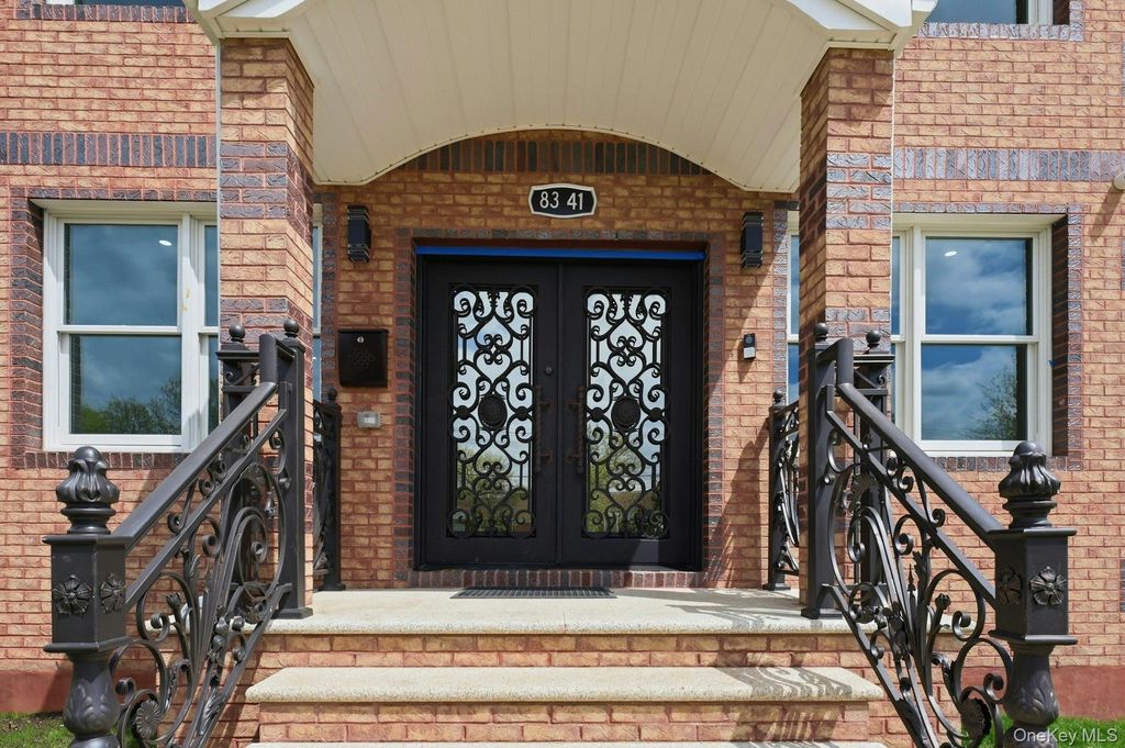 Photo of 83-41 Little Neck Parkway, Glen Oaks, NY 11004 (MLS # 989390)