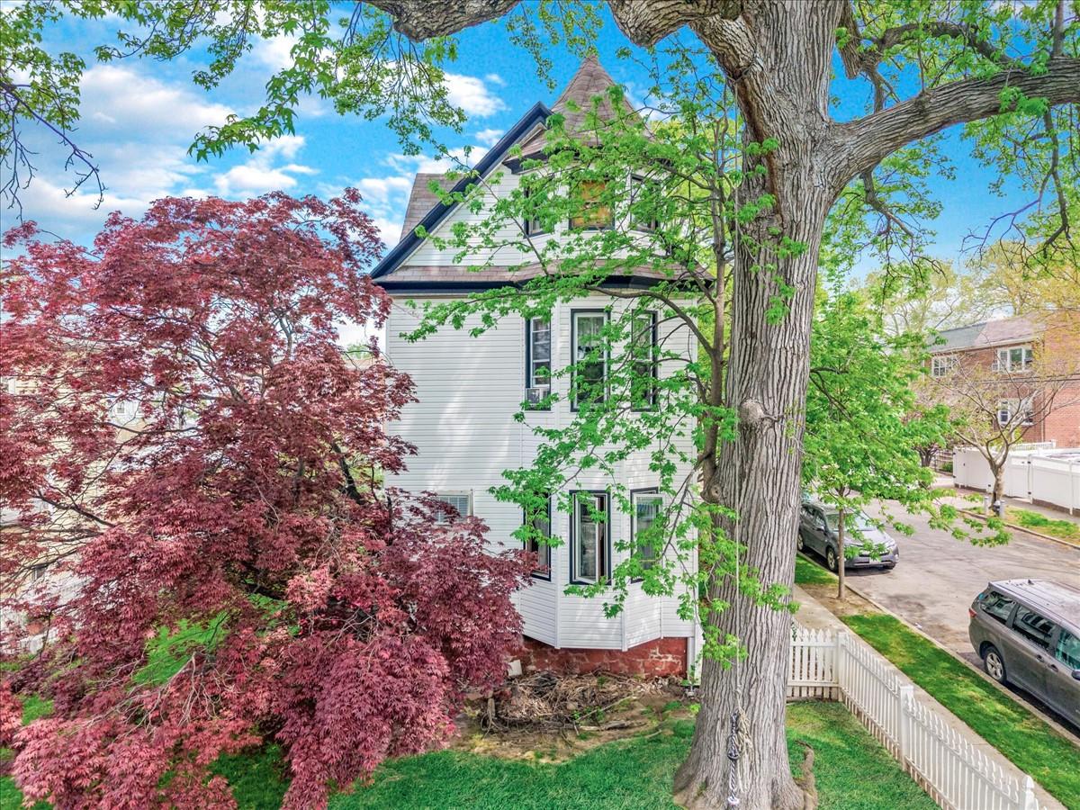 123-19 7 Avenue, College Point, New York image 3