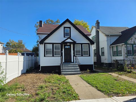 Photo of 10411 214th Street, Queens Village, NY 11429 (MLS # 927691) Photo of 10411 214th Street, Queens Village, NY 11429 (MLS # 927691)