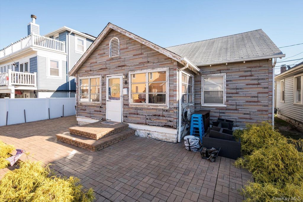 Photo of 8 July Walk, Long Beach, NY 11561 (MLS # 950305)