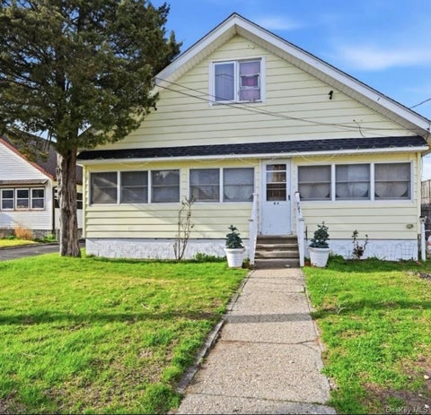 Apartment For Sale - 21 Locust Street<br/> Riverhead, NY 11901