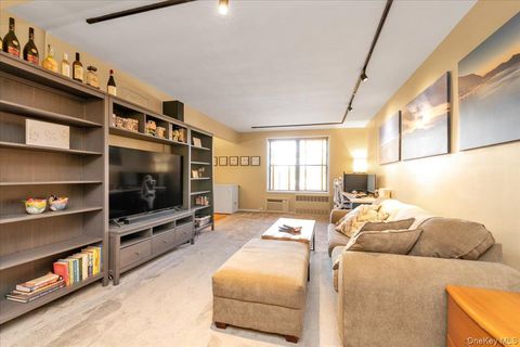 80-35 Springfield Blvd Unit 4F, Oakland Gardens, NY 11364 - MLS#: 935239