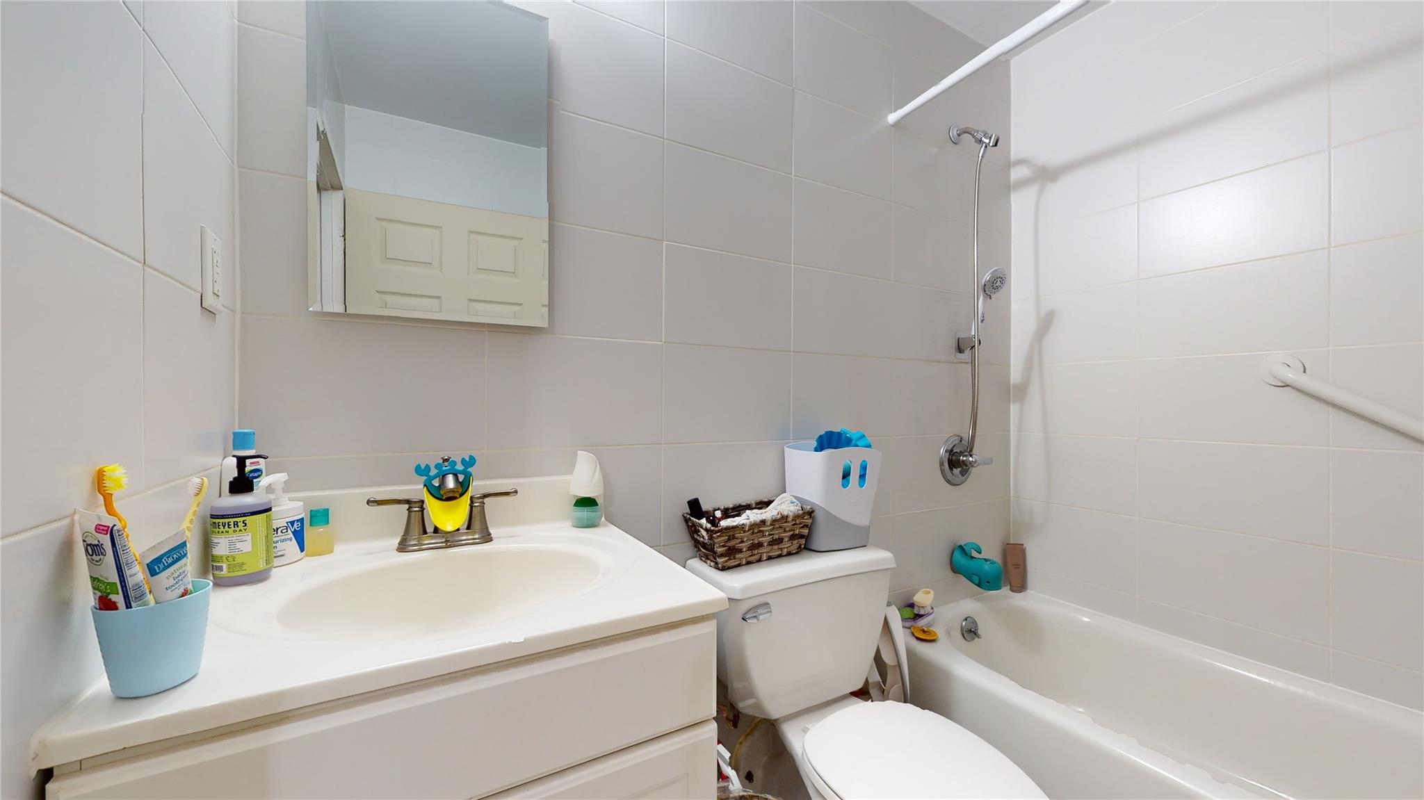 9229 Queens Boulevard #7H + P116, Rego Park, New York image 9