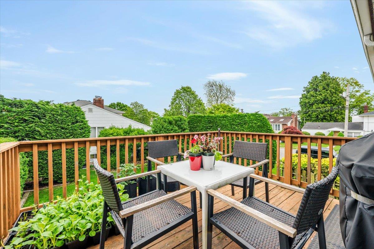2083 Oliver Way, Merrick, New York image 23