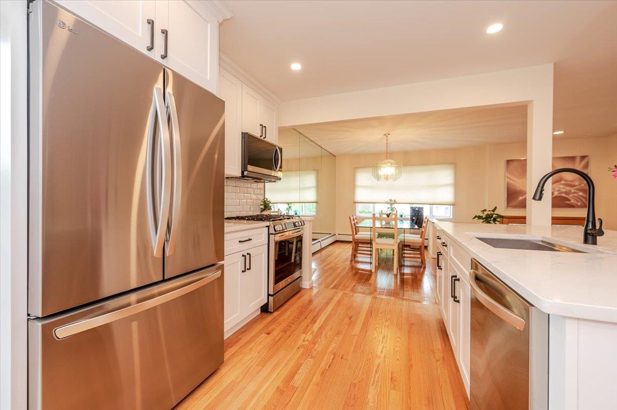 2083 Oliver Way, Merrick, New York image 6