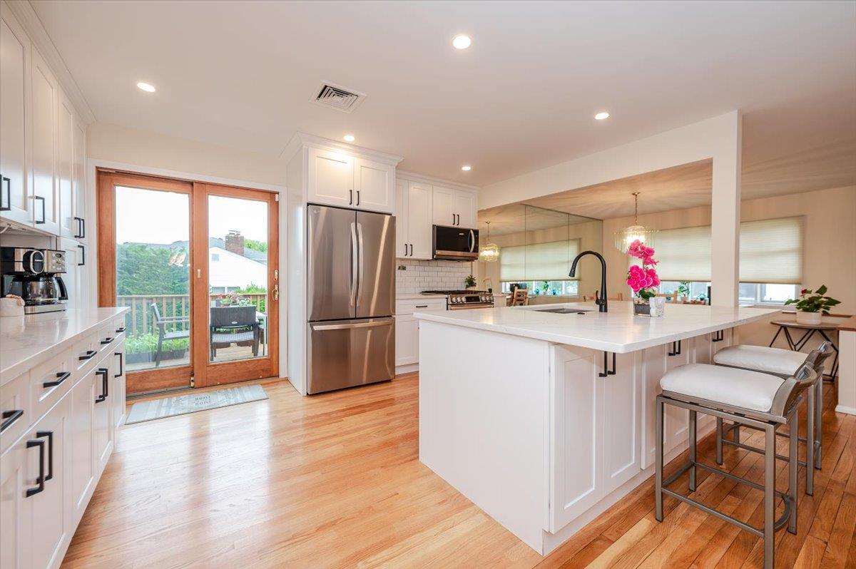 2083 Oliver Way, Merrick, New York image 3