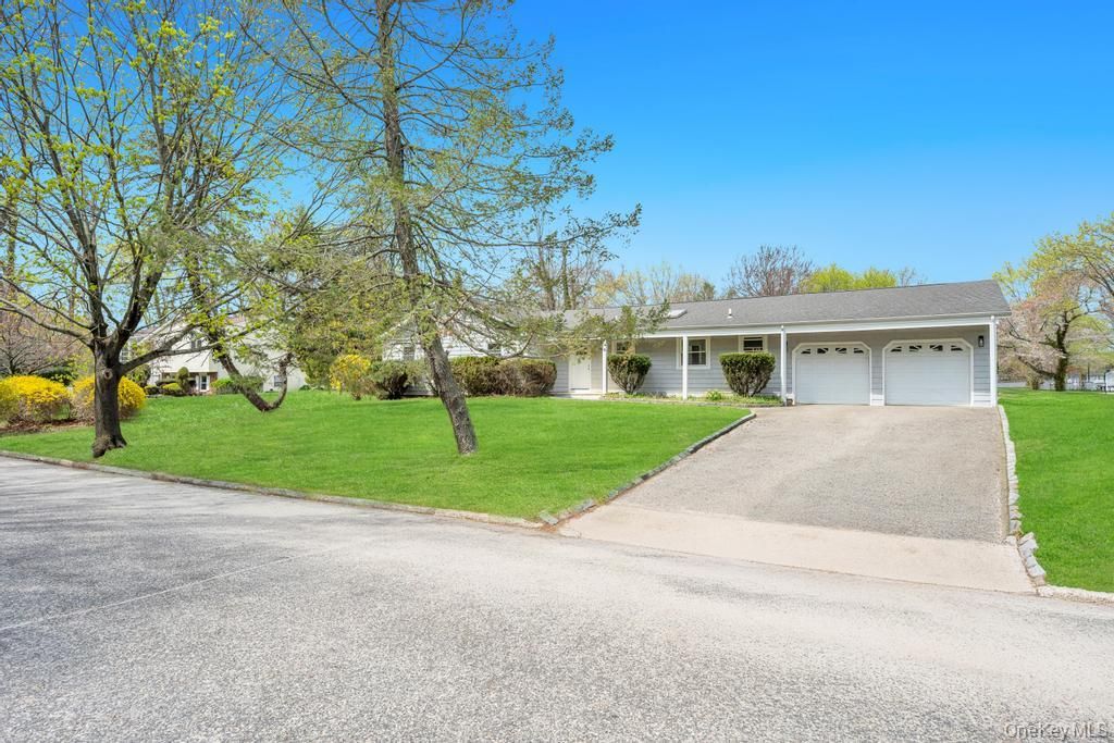 Photo of 5 Julia Circle, East Setauket, NY 11733 (MLS # 986222)