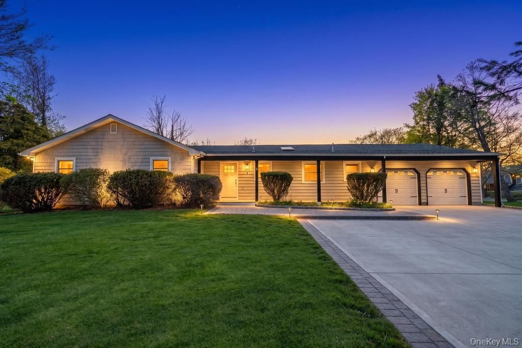 Photo of 5 Julia Circle, East Setauket, NY 11733 (MLS # 986222)