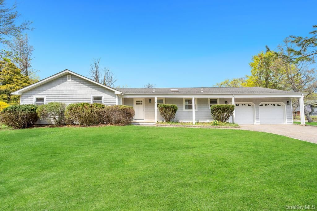 Photo of 5 Julia Circle, East Setauket, NY 11733 (MLS # 986222)