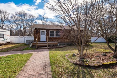 Photo of 157 Hawthorne Street, Mastic, NY 11950 (MLS # 981600)