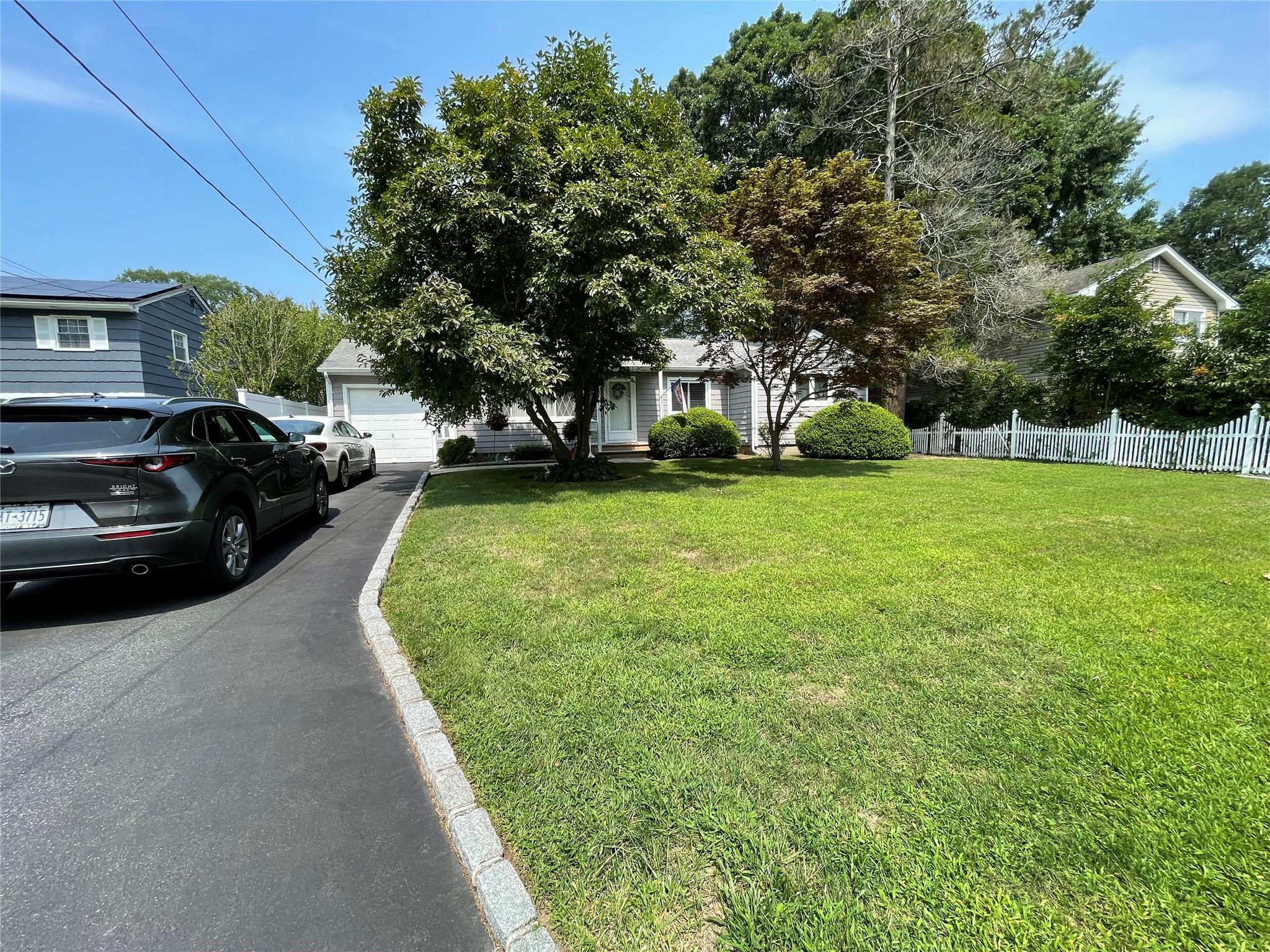 45 Erlanger Boulevard, North Babylon, New York image 10