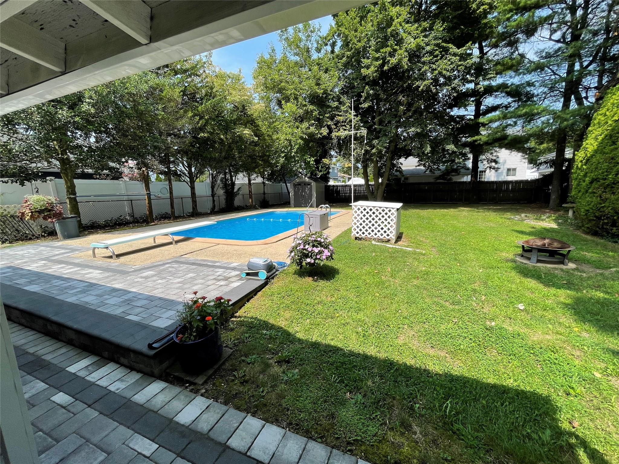 45 Erlanger Boulevard, North Babylon, New York image 34