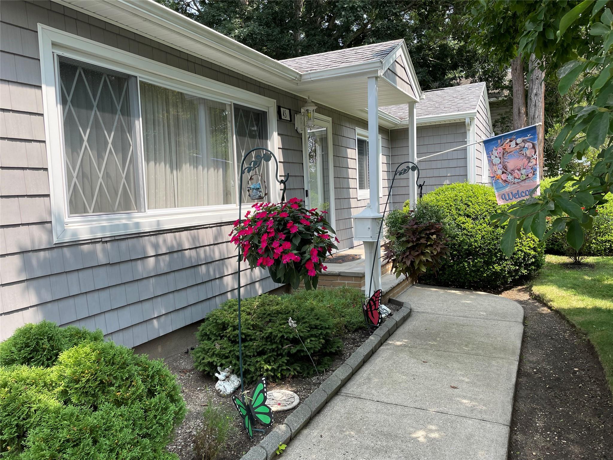 45 Erlanger Boulevard, North Babylon, New York image 3