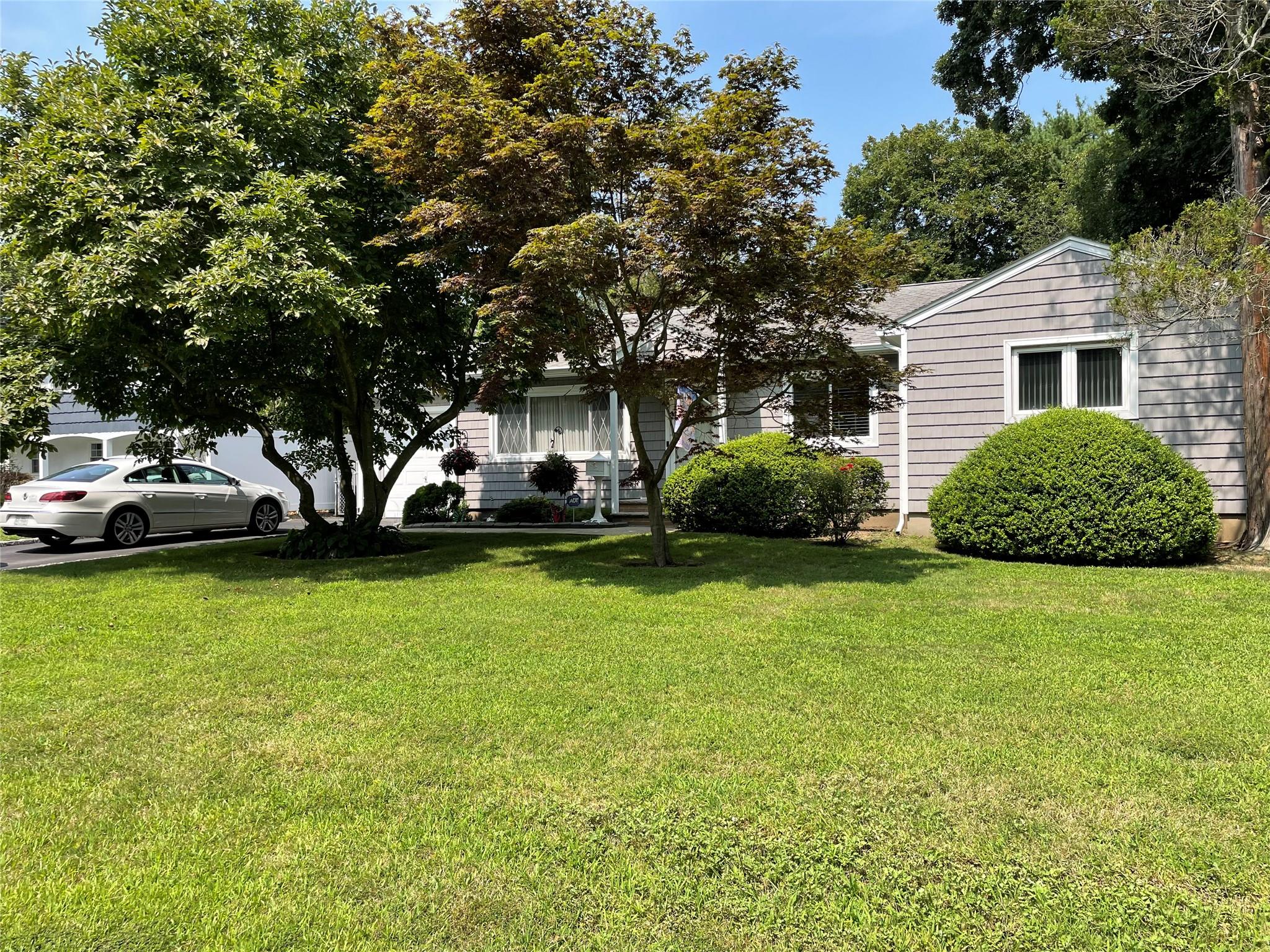 45 Erlanger Boulevard, North Babylon, New York image 11