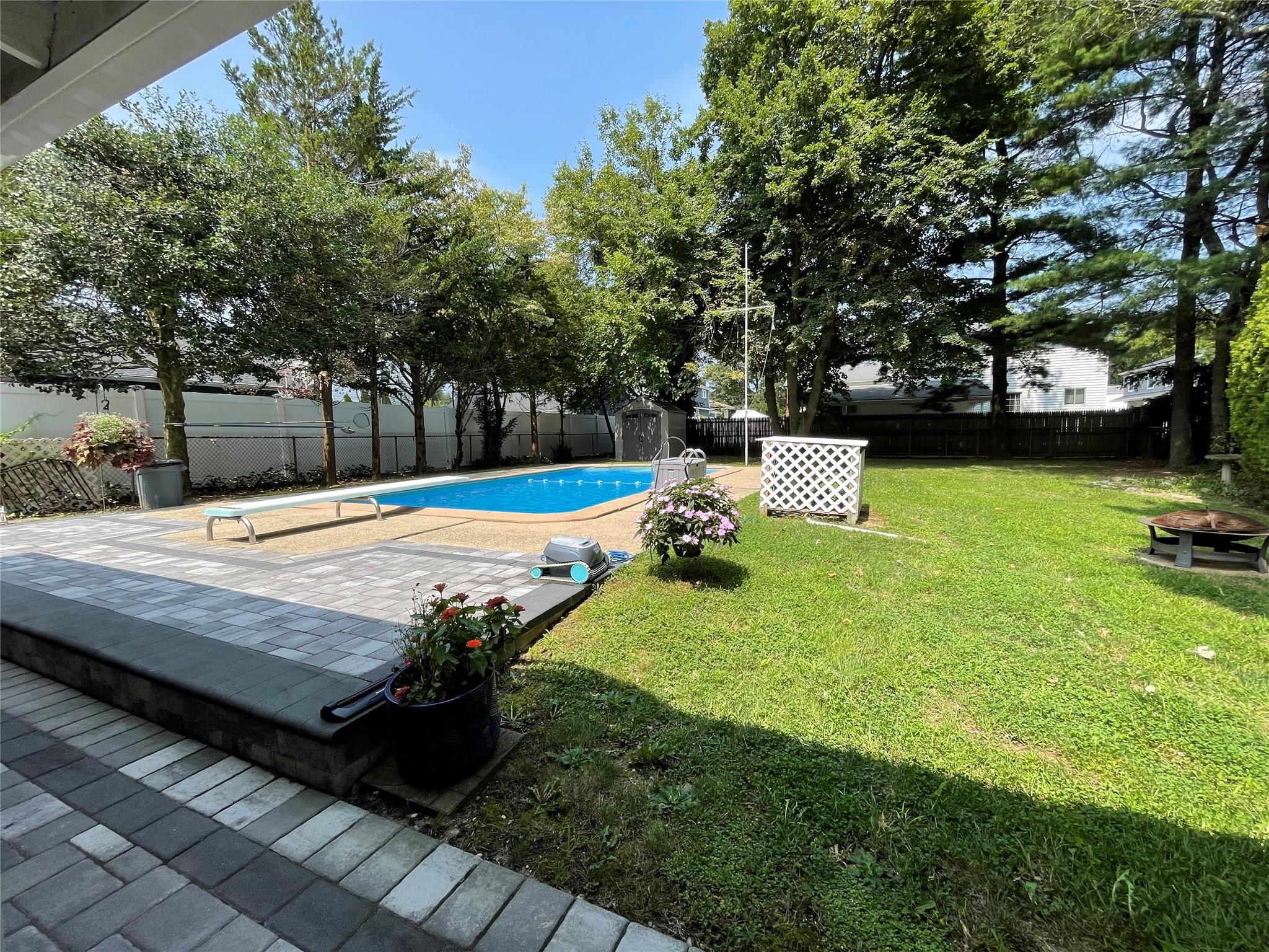 45 Erlanger Boulevard, North Babylon, New York image 30
