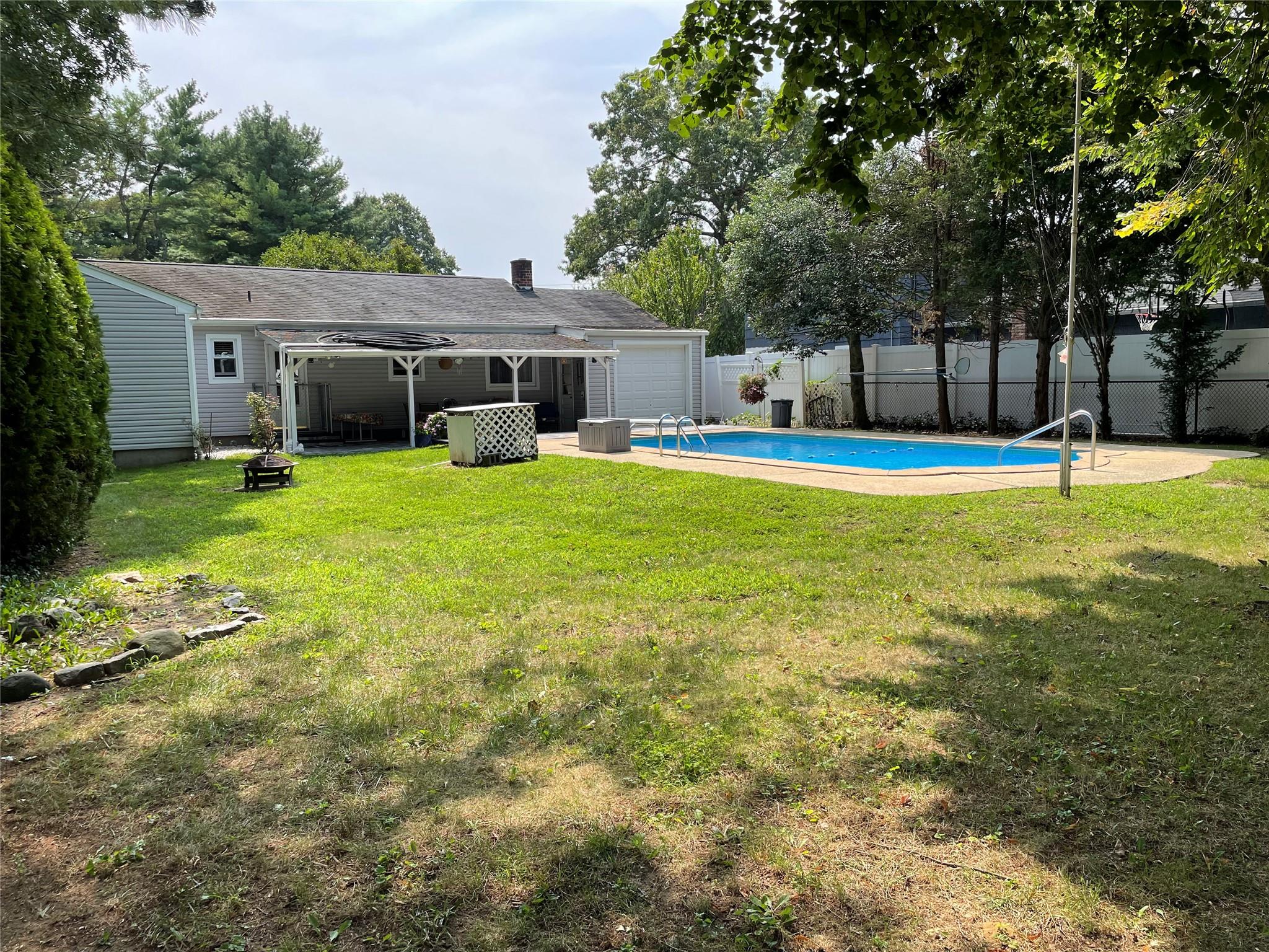 45 Erlanger Boulevard, North Babylon, New York image 35