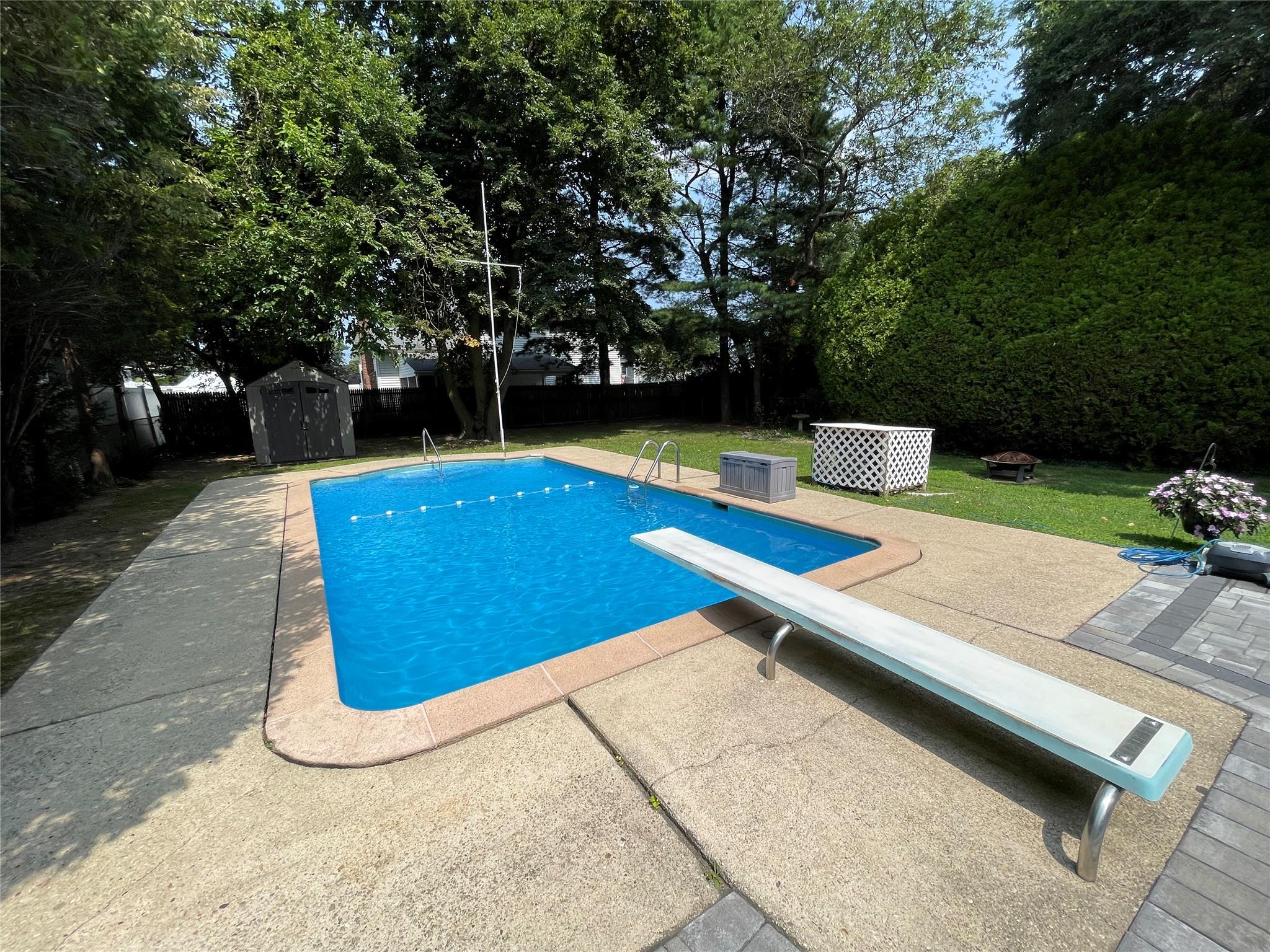 45 Erlanger Boulevard, North Babylon, New York image 32
