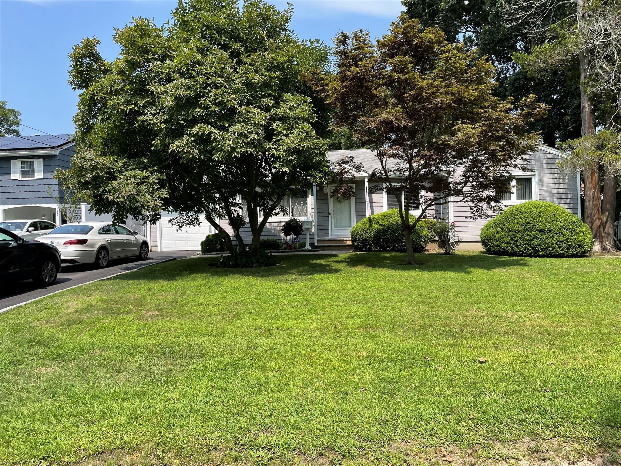 45 Erlanger Boulevard, North Babylon, New York image 2