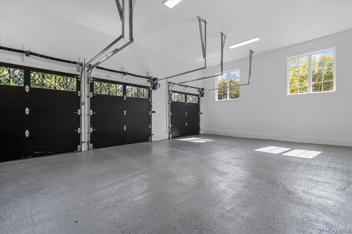 Lloyd Harbor, New York 11743, United States, 5 Bedrooms Bedrooms, ,7 BathroomsBathrooms,Residential,Active,219559