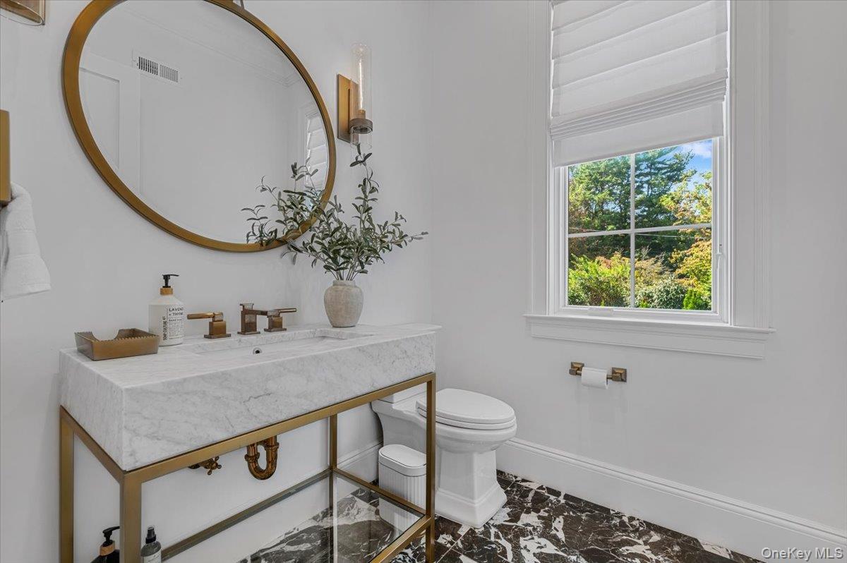 Lloyd Harbor, New York 11743, United States, 5 Bedrooms Bedrooms, ,7 BathroomsBathrooms,Residential,Active,219559