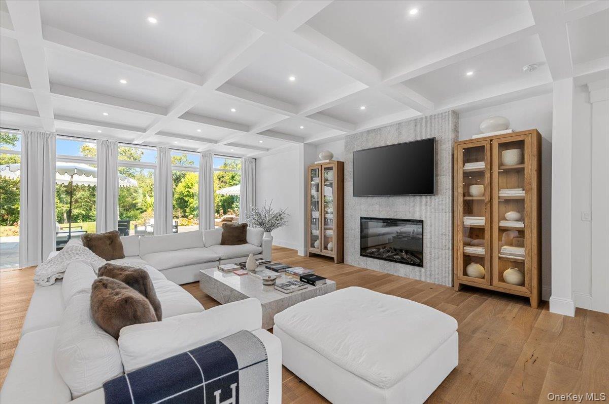 Lloyd Harbor, New York 11743, United States, 5 Bedrooms Bedrooms, ,7 BathroomsBathrooms,Residential,Active,219559