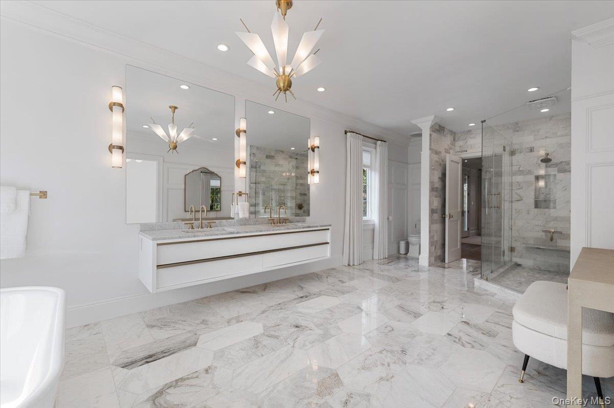 Lloyd Harbor, New York 11743, United States, 5 Bedrooms Bedrooms, ,7 BathroomsBathrooms,Residential,Active,219559