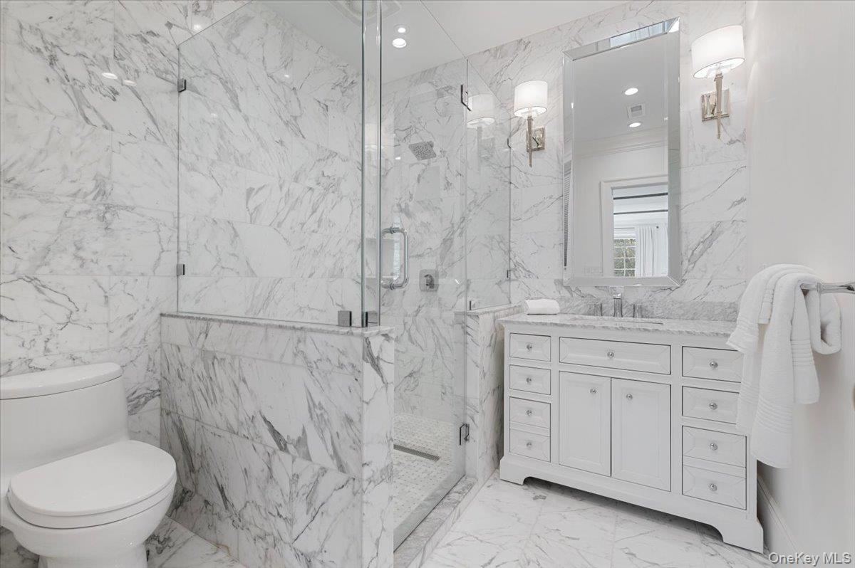 Lloyd Harbor, New York 11743, United States, 5 Bedrooms Bedrooms, ,7 BathroomsBathrooms,Residential,Active,219559