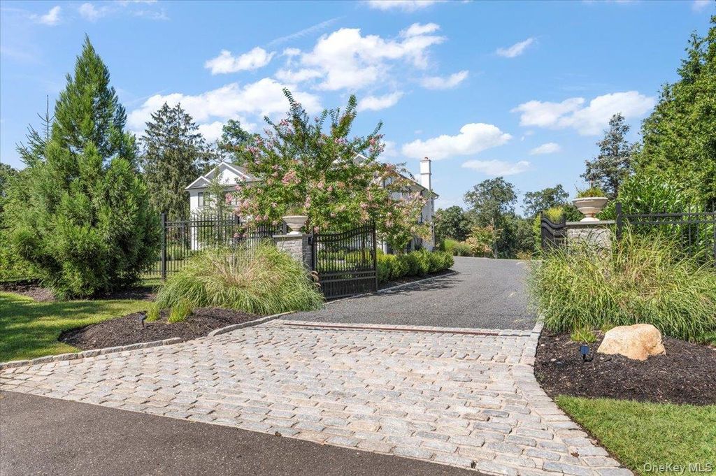Photo of 5 Gerry Lane, Lloyd Harbor, NY 11743 (MLS # 918829)