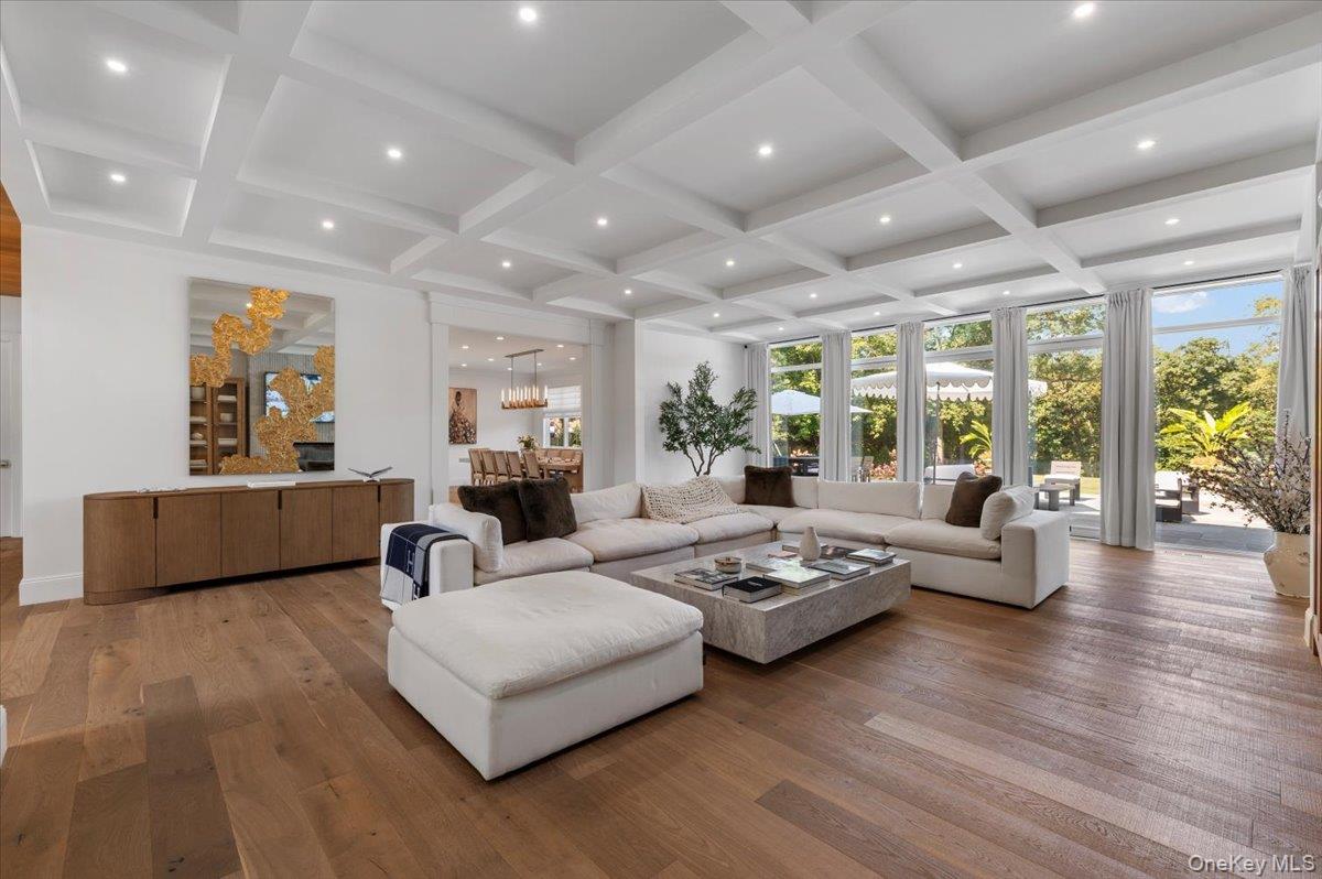 Lloyd Harbor, New York 11743, United States, 5 Bedrooms Bedrooms, ,7 BathroomsBathrooms,Residential,Active,219559