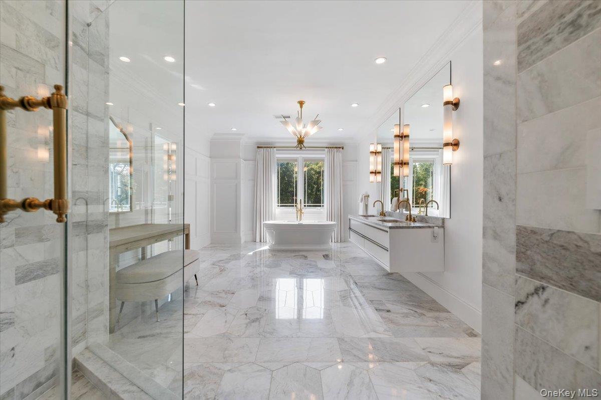 Lloyd Harbor, New York 11743, United States, 5 Bedrooms Bedrooms, ,7 BathroomsBathrooms,Residential,Active,219559