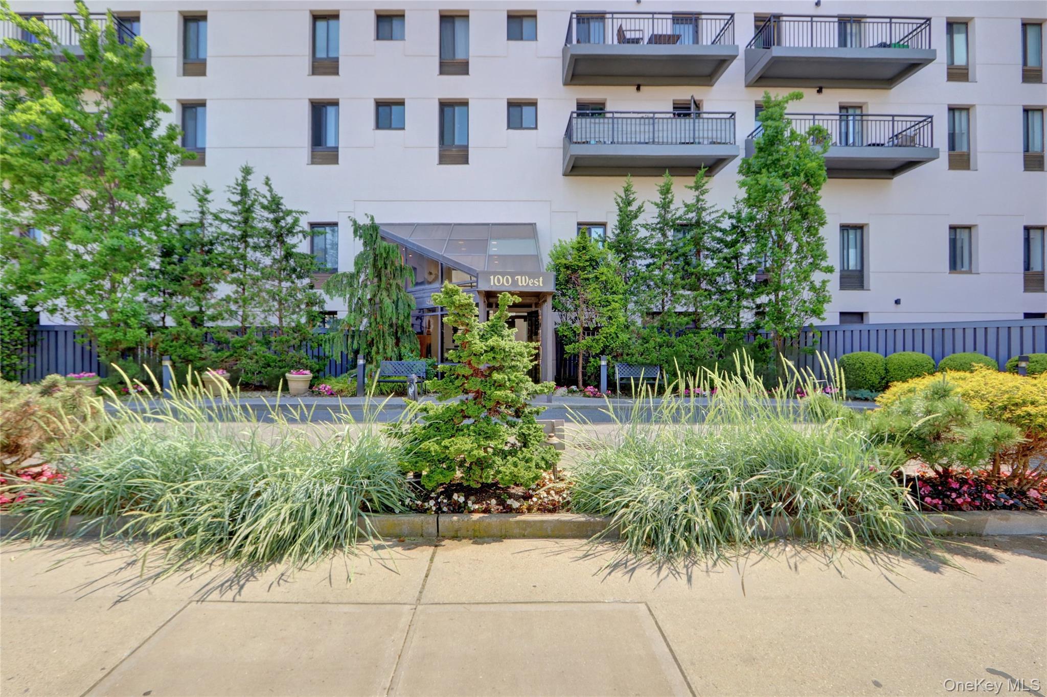 Long Beach, New York 11561, United States, 1 Bedroom Bedrooms, ,2 BathroomsBathrooms,Residential,Active,226039