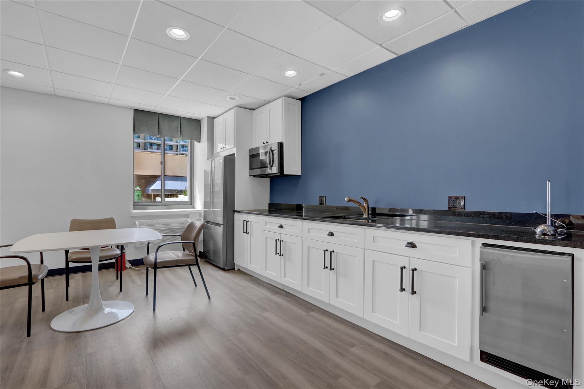 Long Beach, New York 11561, United States, 1 Bedroom Bedrooms, ,2 BathroomsBathrooms,Residential,Active,226039