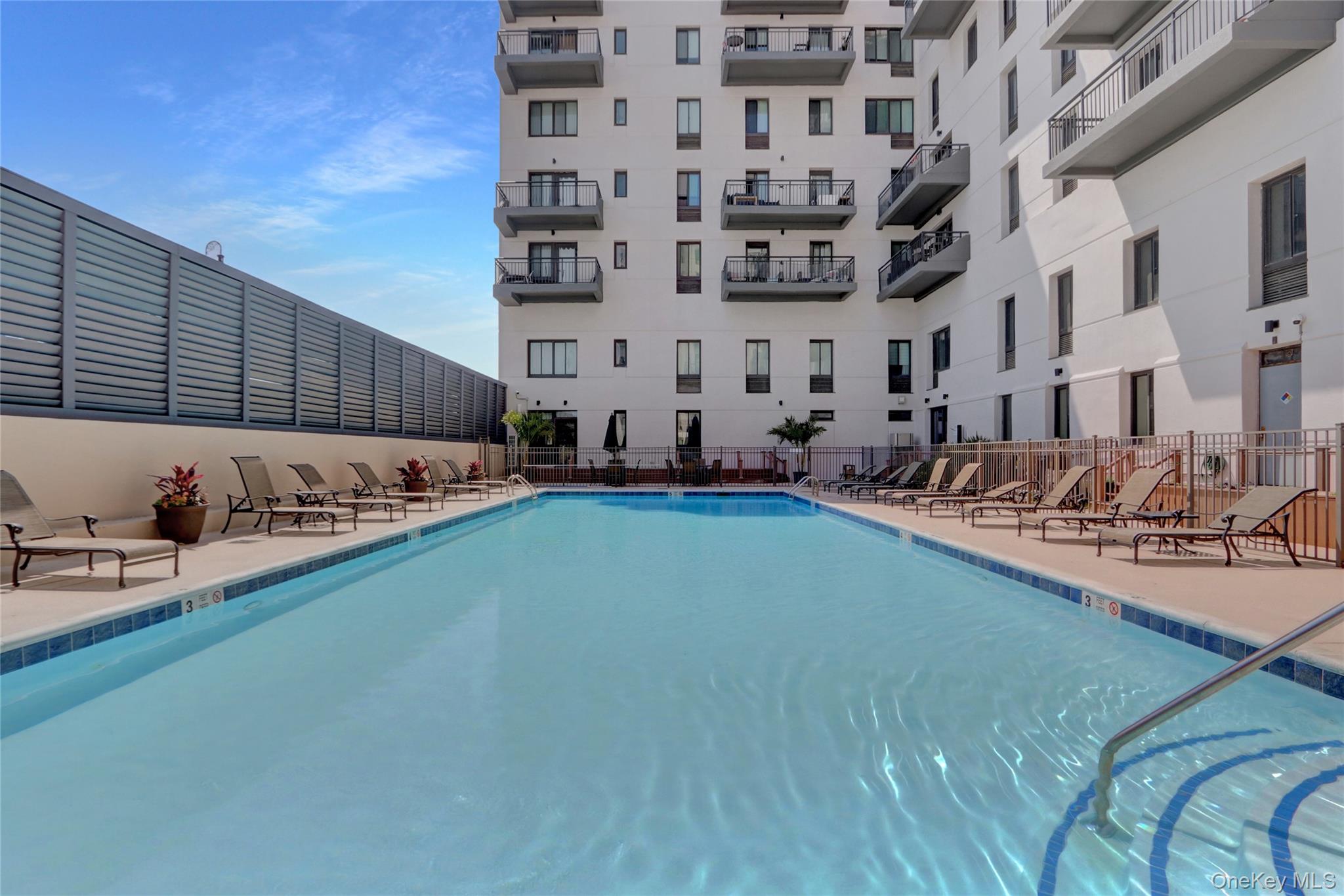 Long Beach, New York 11561, United States, 1 Bedroom Bedrooms, ,2 BathroomsBathrooms,Residential,Active,226039