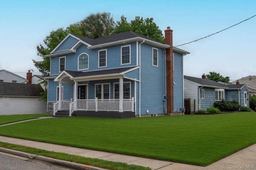 Photo of 139 maple Avenue, Bethpage, NY 11714 (MLS # 1004248)
