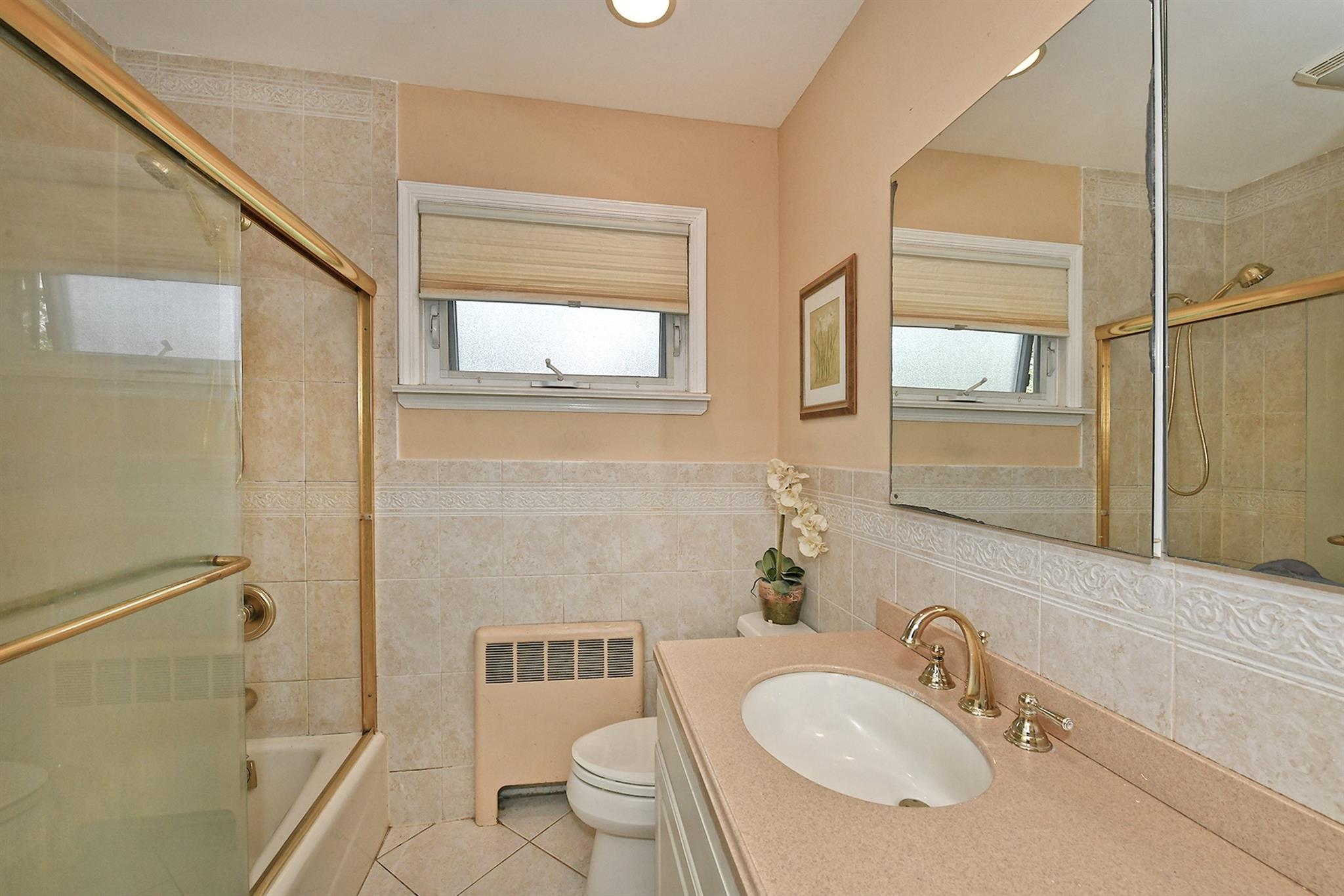 60 Elizabeth Drive, Bethpage, New York image 15