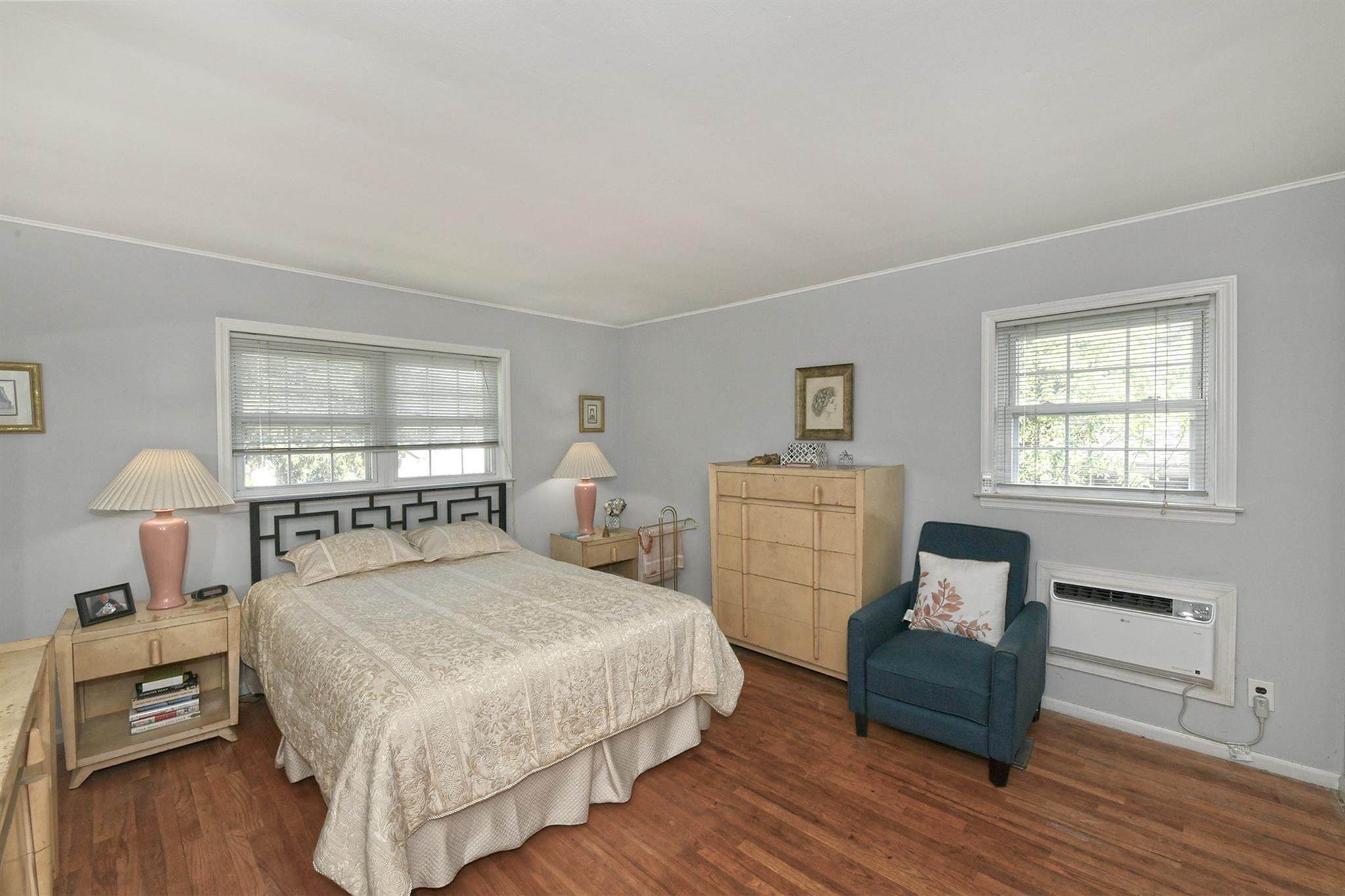 60 Elizabeth Drive, Bethpage, New York image 13