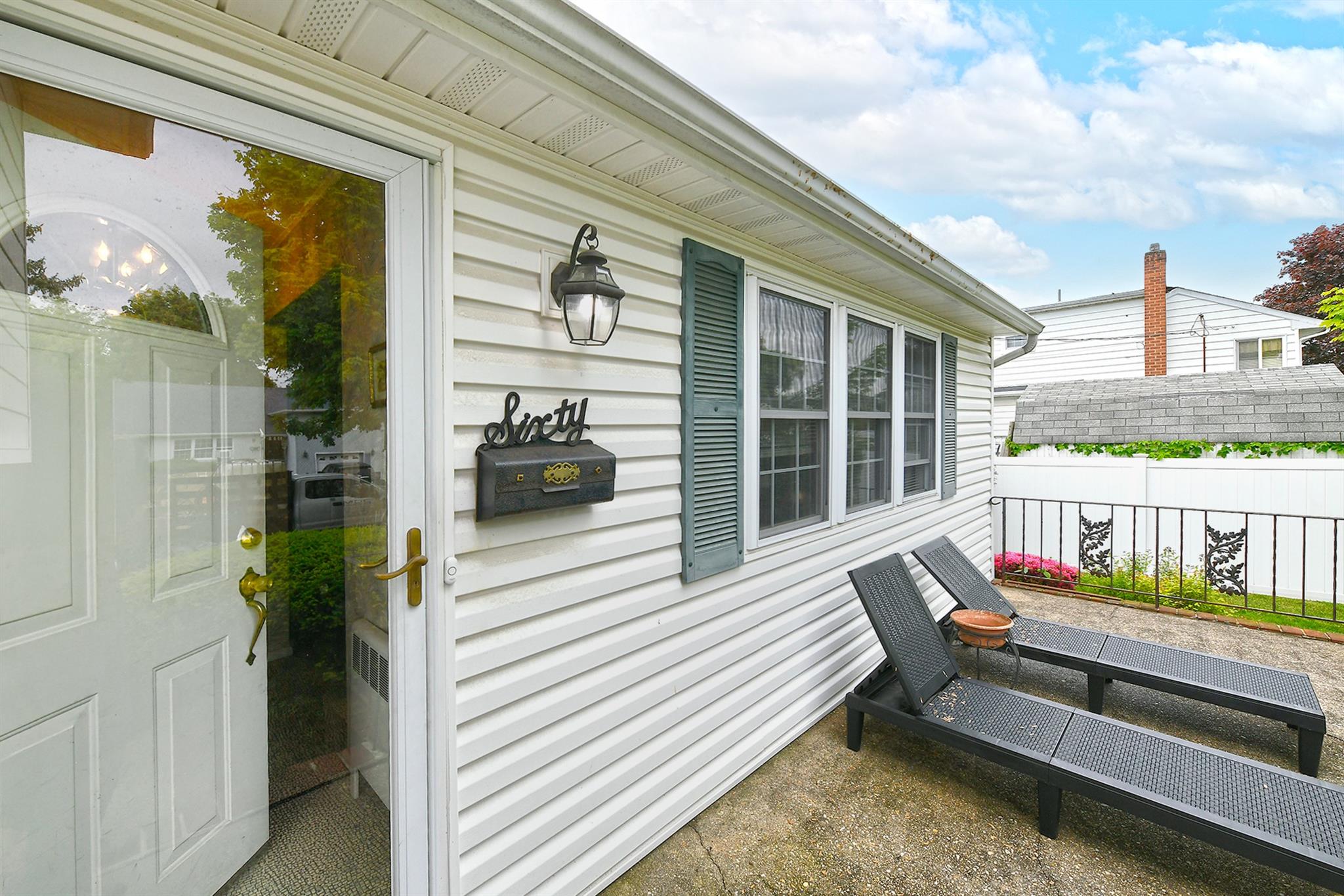 60 Elizabeth Drive, Bethpage, New York image 4