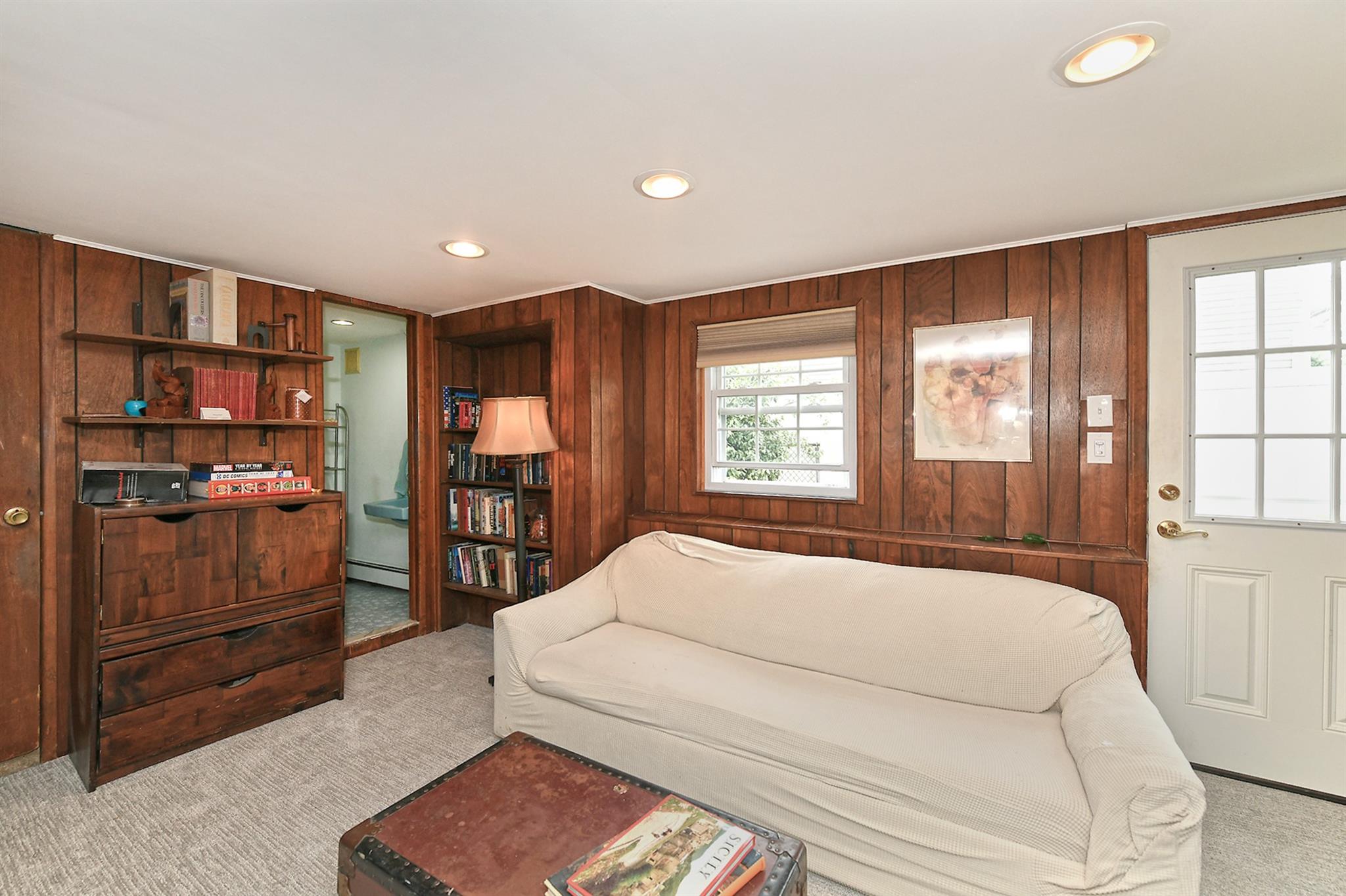 60 Elizabeth Drive, Bethpage, New York image 18
