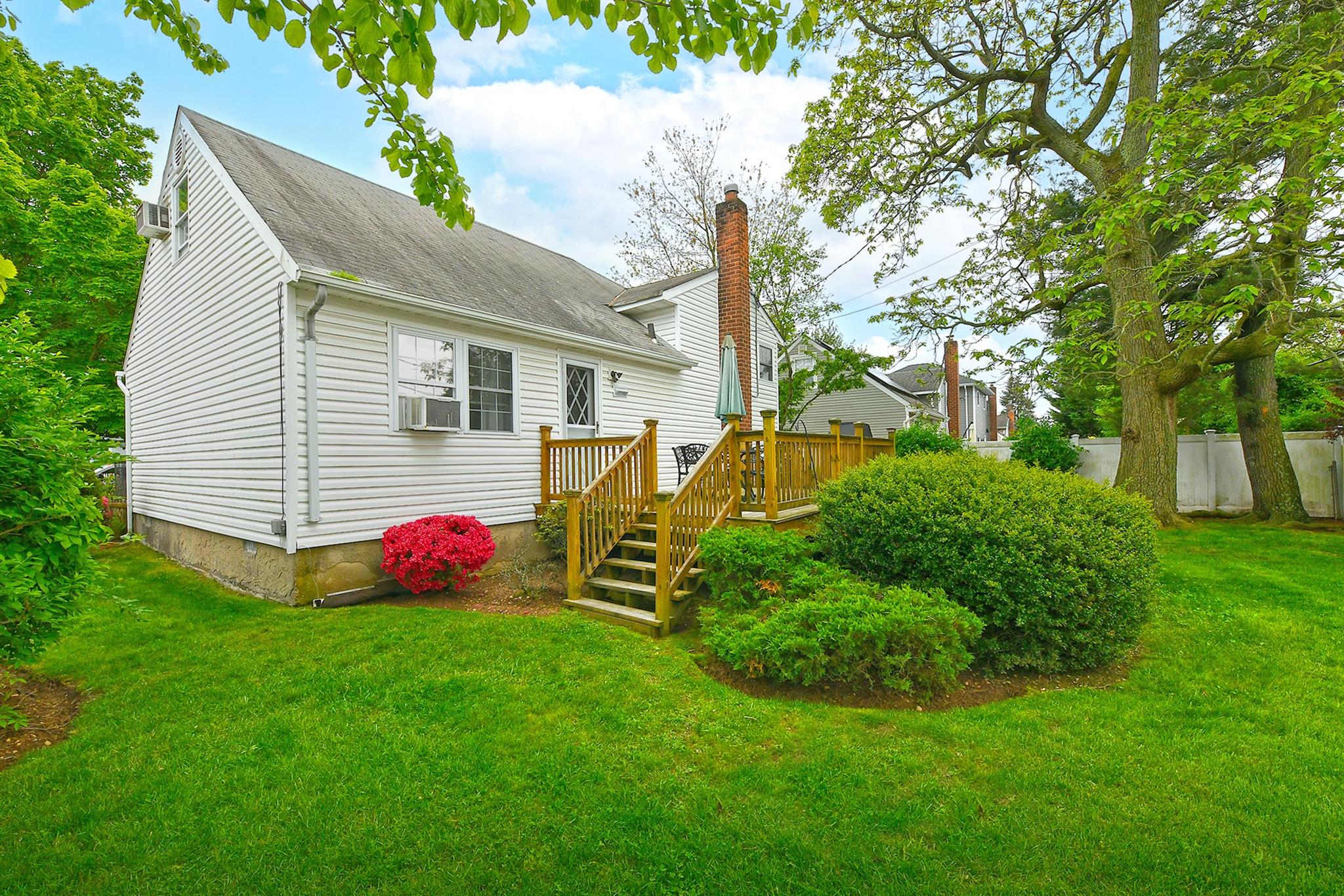 60 Elizabeth Drive, Bethpage, New York image 24