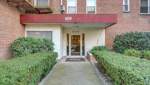 Photo of 609 Palmer Road #3M, Yonkers, NY 10701 (MLS # 933973)