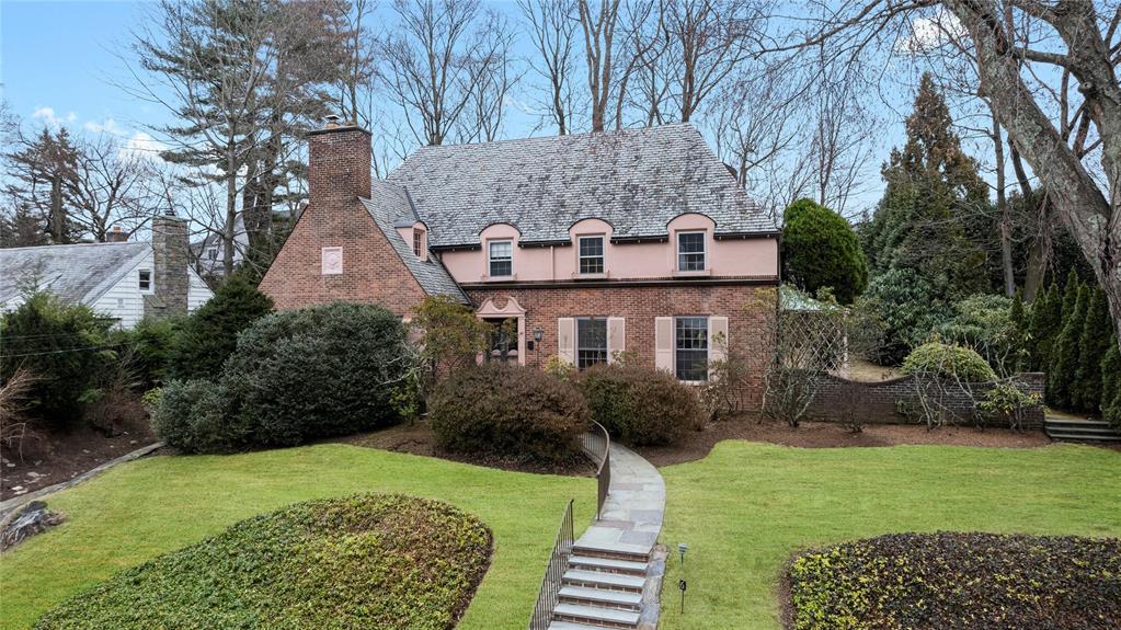 Rental Property at Fox Meadow Road, Scarsdale, New York - Bedrooms: 6 
Bathrooms: 5 
Rooms: 10  - $15,000 MO.